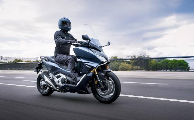 Probamos la Honda Forza 750; una scooter con la máxima tecnología