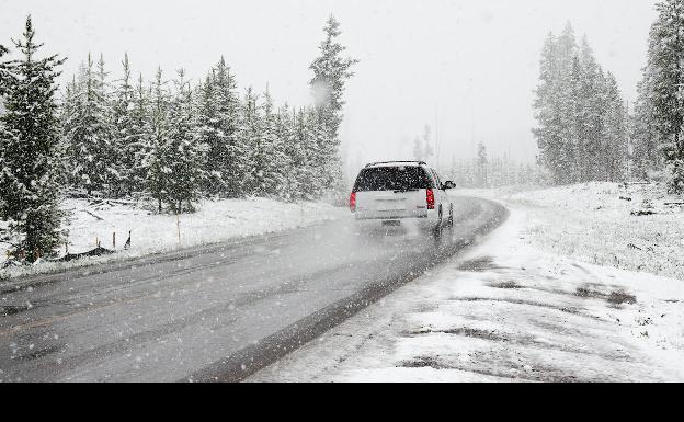 Cómo conducir con nieve o hielo en la carretera