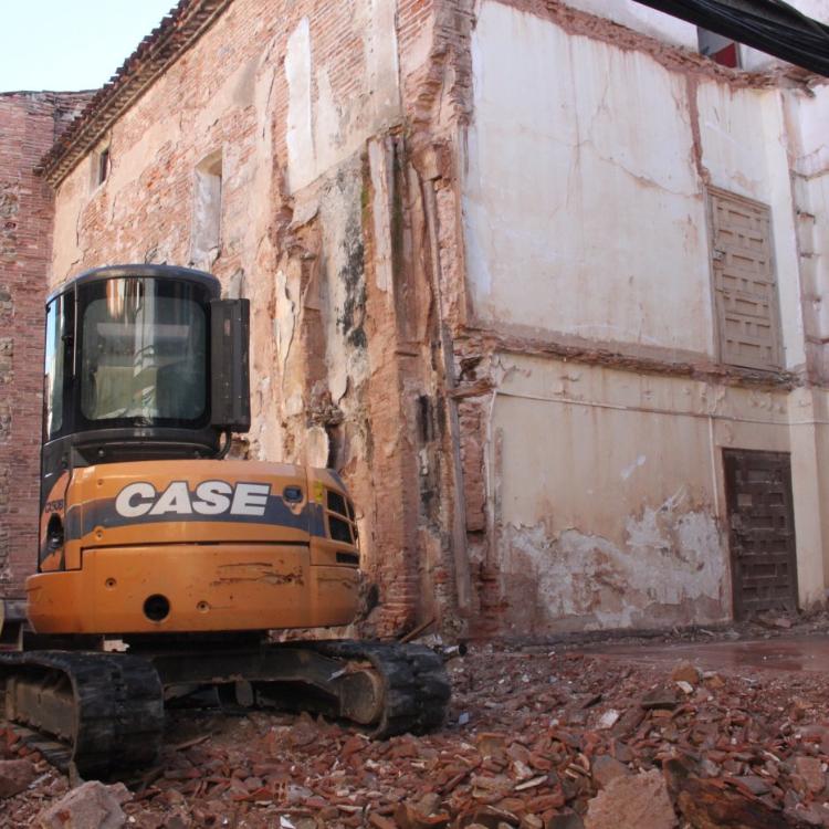 Retirado el lateral de la Casa Bobadilla de Arnedo ante el «riesgo de ruina inminente»