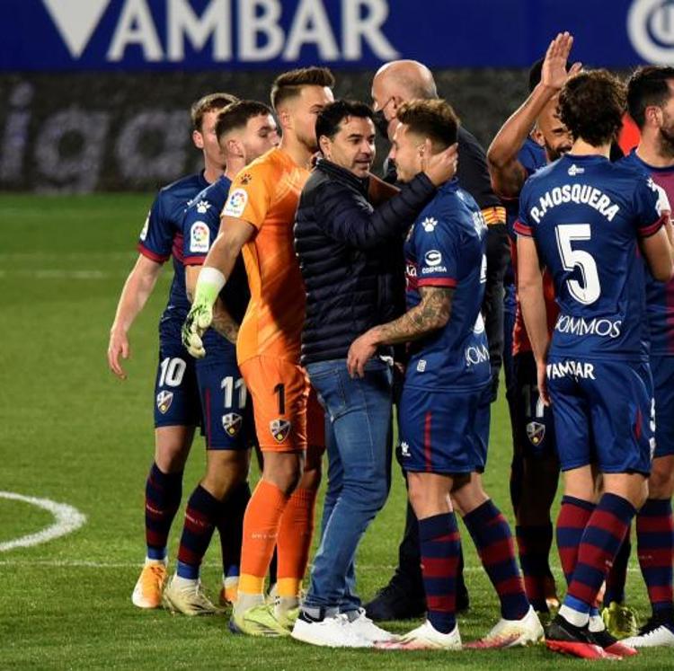 Vídeo: Ontiveros hace que el Huesca sume los primeros tres puntos