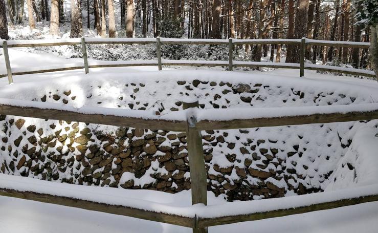 Un paseo entre la nieve de las neveras de Sojuela