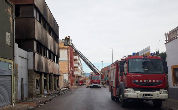 Los supervivientes de la tragedia de Badalona se refugian en naves similares