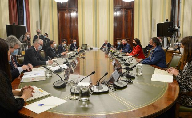 El Ministerio de Agricultura y el Gobierno regional trabajarán en un plan para modernizar 22.000 hectáreas de regadío
