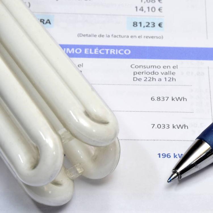 Las energéticas asumirán el coste de las renovables para rebajar la factura un 13%