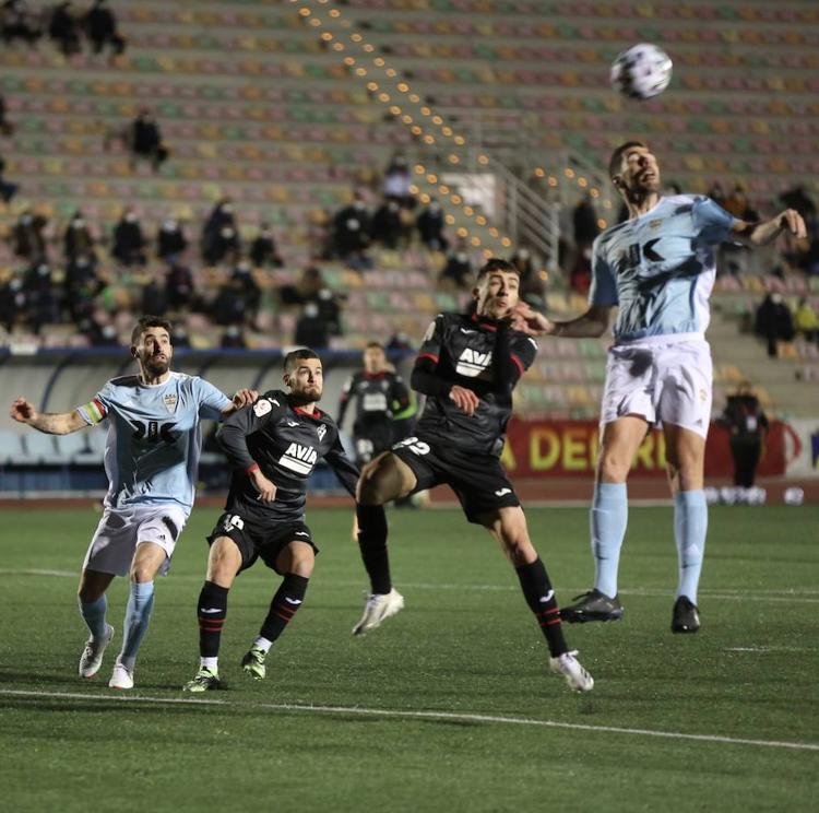 Pedro León apuntilla al Racing Rioja