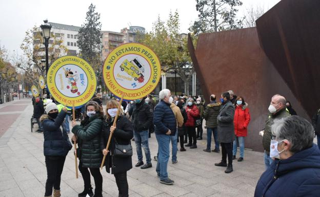 Trabajadores de ambulancias se concentran en El Espolón para denunciar sus condiciones laborales