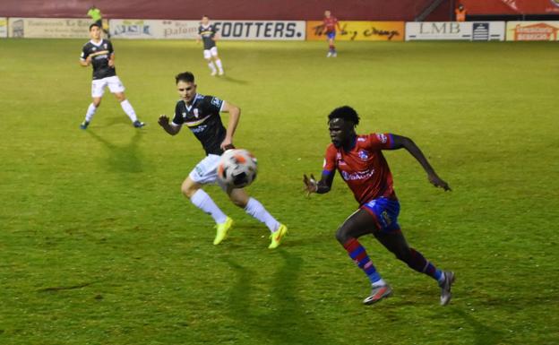 El Calahorra B domina el partido ante la UD Logroñés, pero no tuvo el premio del gol