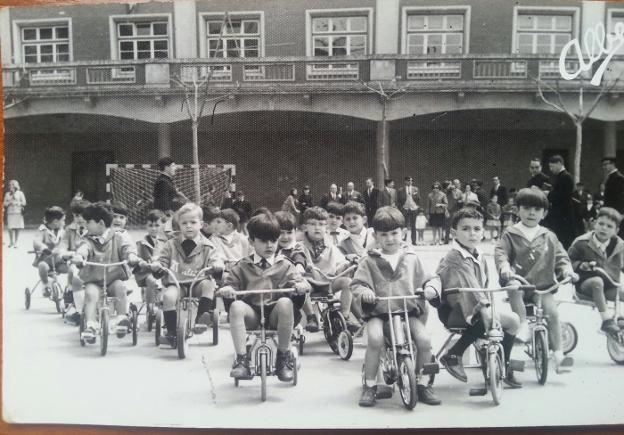 Escolares de Maristas, a bordo de sus triciclos