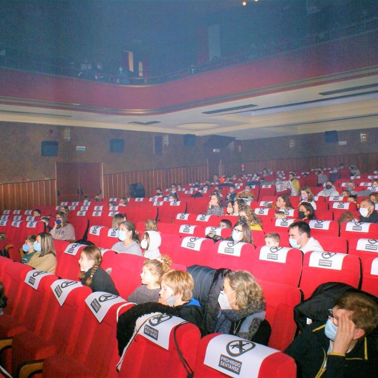 El cine Doga de Nájera volvió a abrir sus puertas para una función de teatro de marionetas