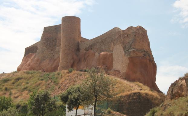 El pleno de Arnedo vuelve a requerir el arreglo de grietas surgidas en el castillo
