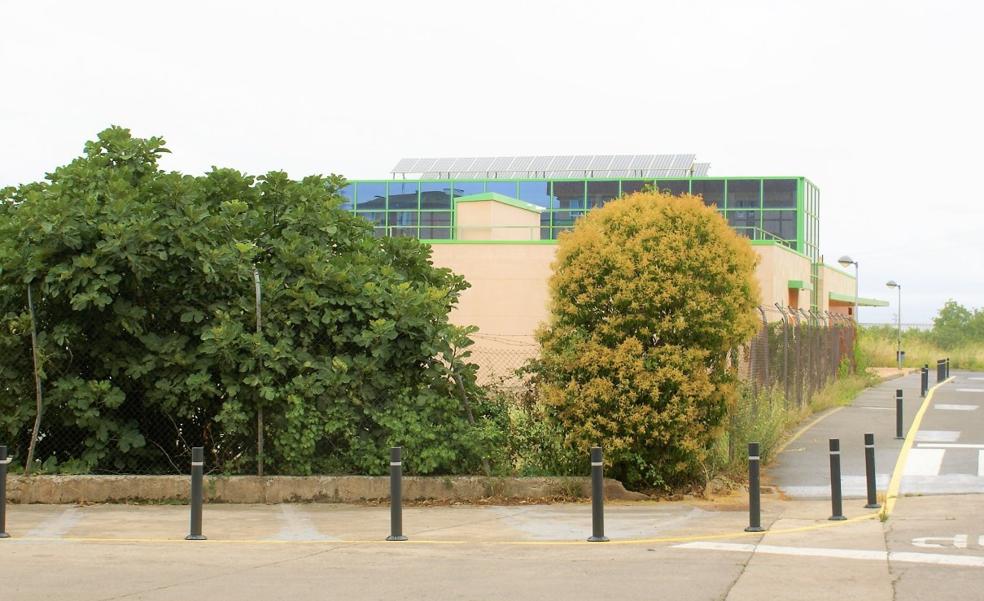 Cambia Nájera pide una acera en lugar de bolardos en el acceso a la escuela infantil