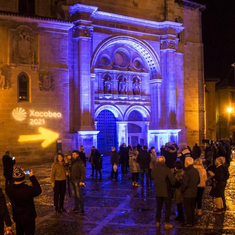 La catedral lució de color azul el día 31