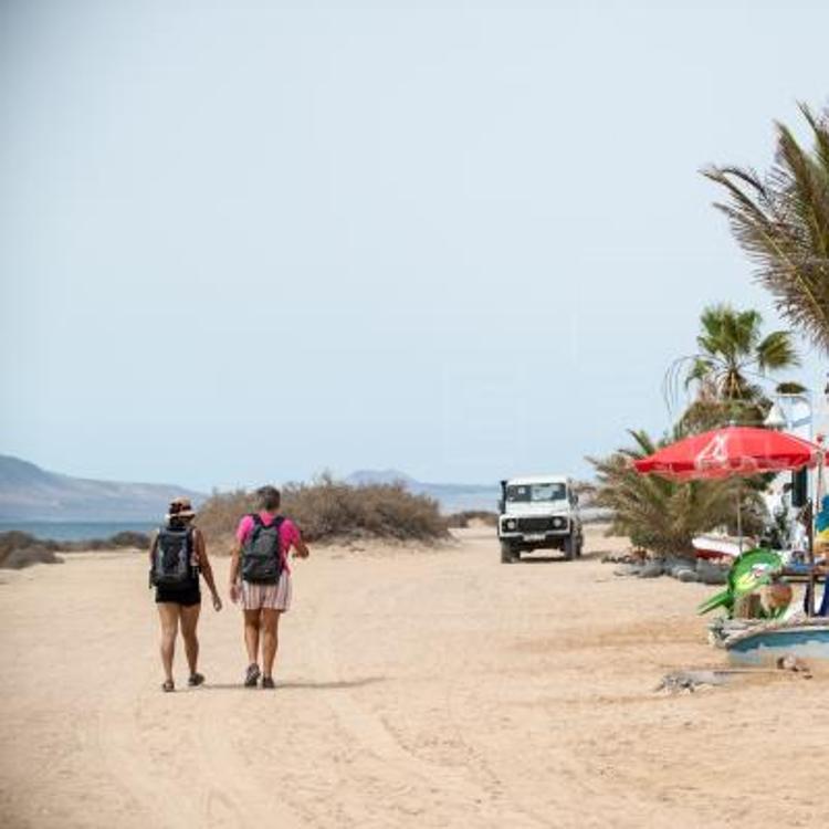 La Graciosa deja de ser el gran paraíso libre de covid de España