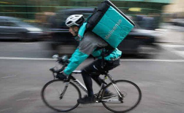 El juicio de Deliveroo sentencia que los riders son trabajadores por cuenta ajena