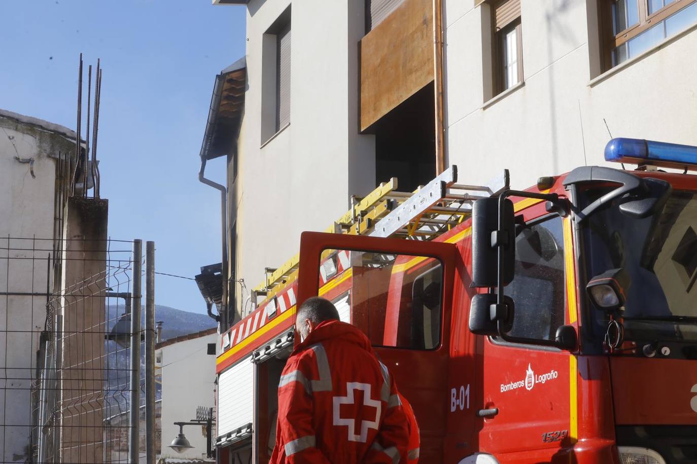 Un incendio calcina varias casas en Sojuela