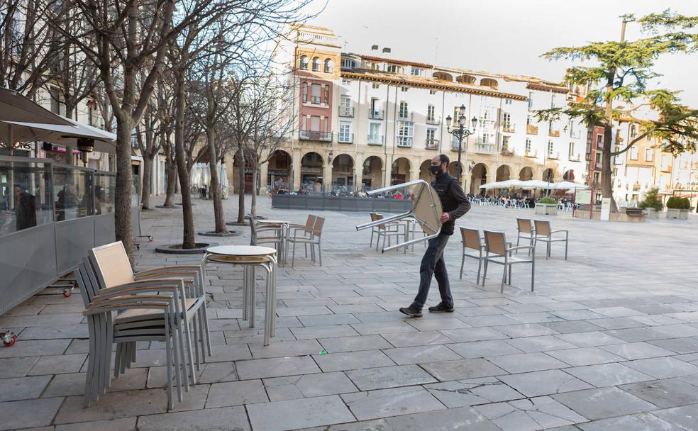 El vacío del cierre a las 17 horas