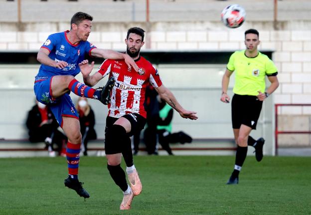 La lucha por el liderato de Segunda B es riojana