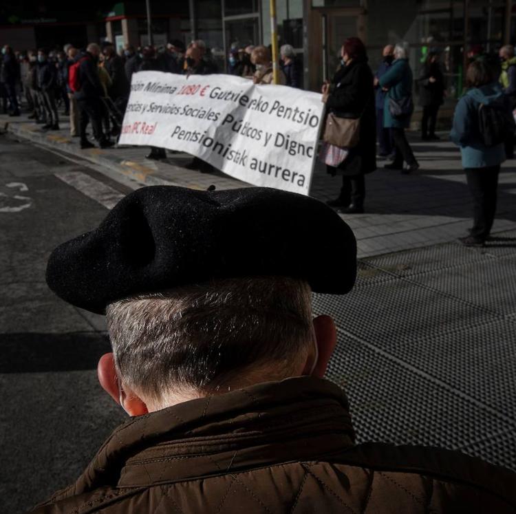 Escrivá aparca subir a 35 años el cálculo de la pensión