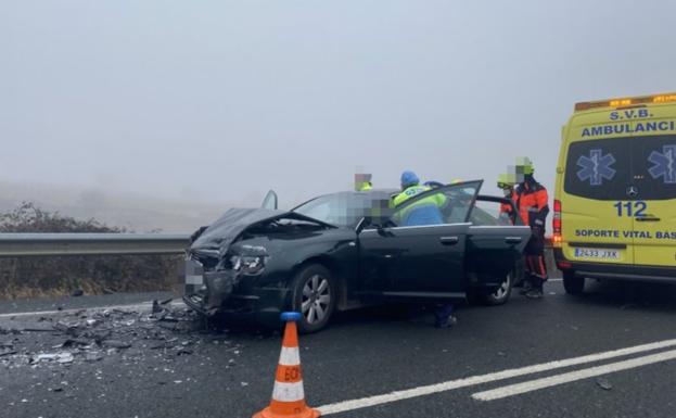 Tres heridos en una colisión frontal entre dos vehículos en Briones