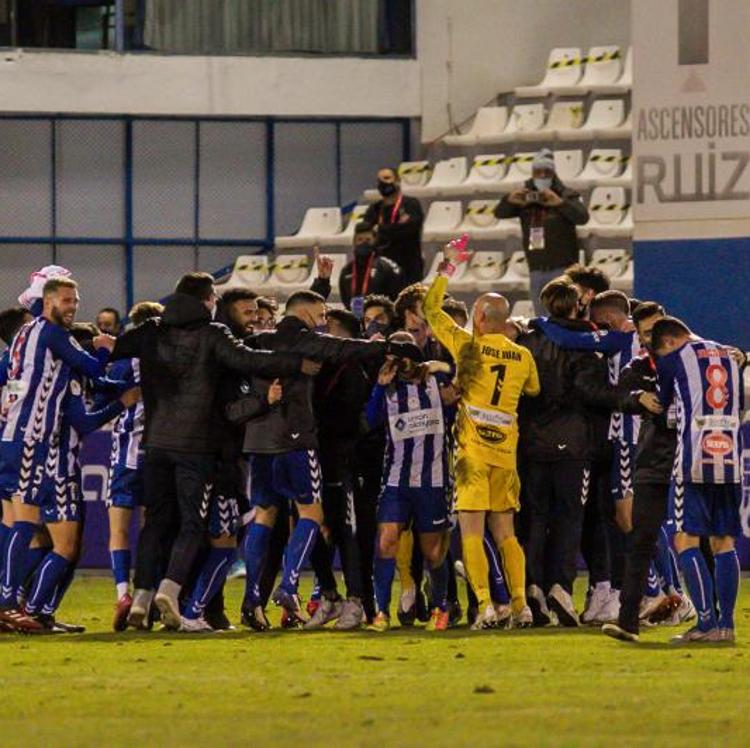 El Alcoyano pone otra pica en la galería de los horrores blancos