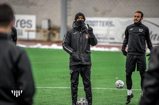 Haro y Ejea se enfrentan para salir del pozo