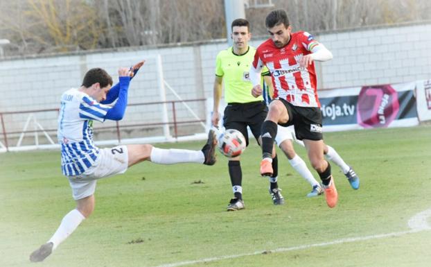 La SD Logroñés choca contra un rocoso Izarra
