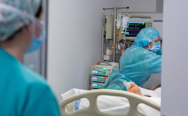 Cinco muertos y una UCI que alcanza los 64 ingresados