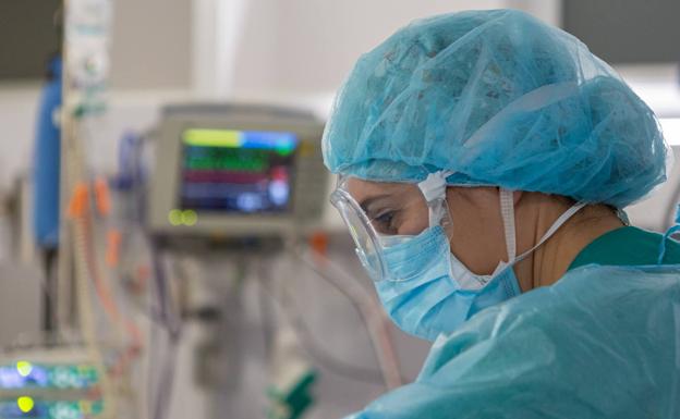 Cinco fallecidos y 303 contagios más en La Rioja mientras la UCI sigue en situación crítica