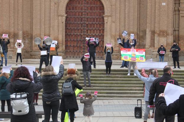 Los negocios de Rioja Baja sacan su malestar a la calle