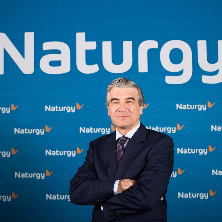 Naturgy pierde 347 millones tras rebajar el valor de sus centrales