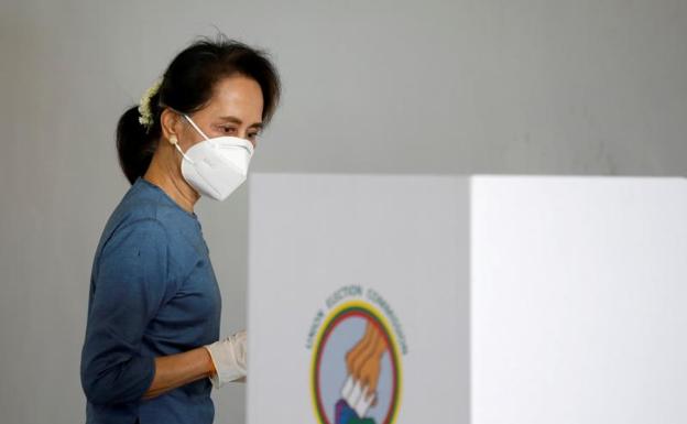 Un tribunal de Birmania permite el arresto de Suu Kyi dos semanas