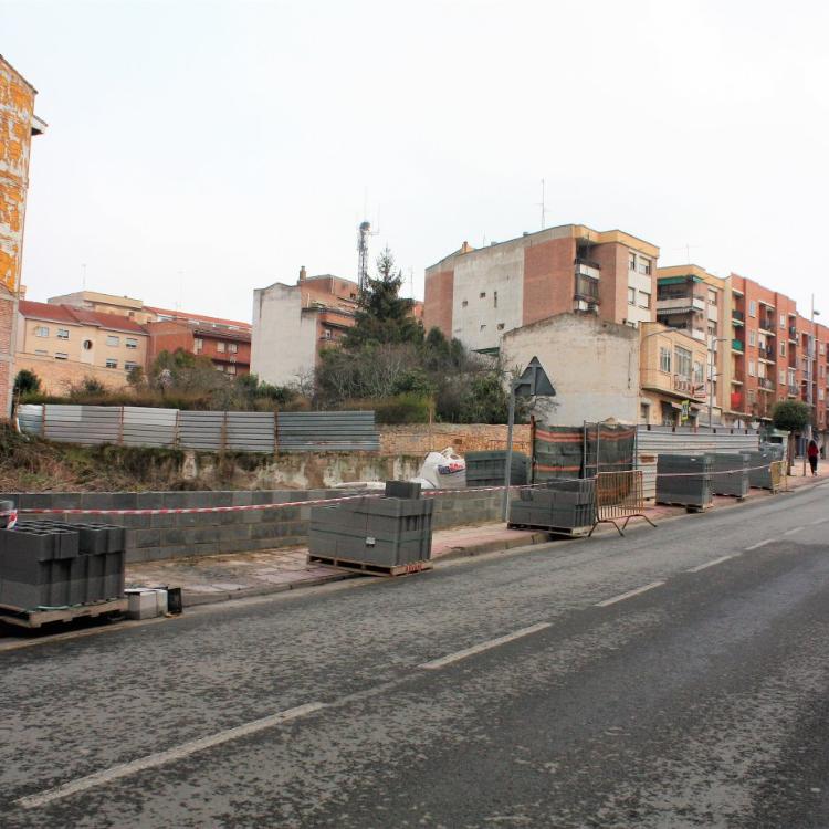 La Sareb inicia los trabajos de cerramiento del solar de Avenida de la Sierra en Nájera