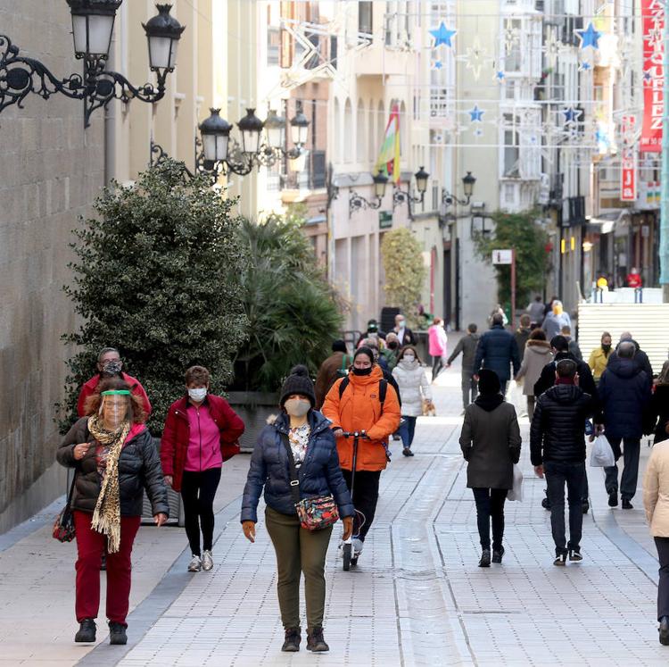 Los casos activos descienden por debajo de los dos mil, en una jornada con cuatro fallecidos