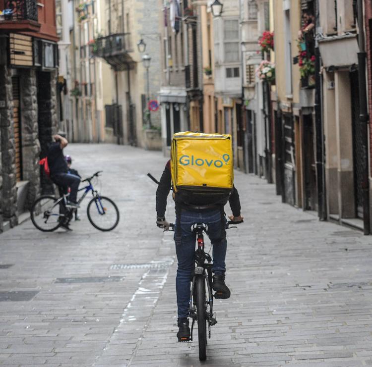 La patronal acepta que los repartidores sean asalariados en vez de autónomos