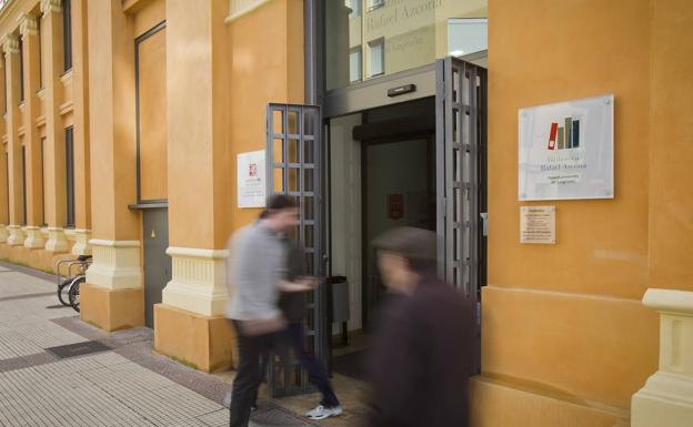 Los libros que leía Azcona