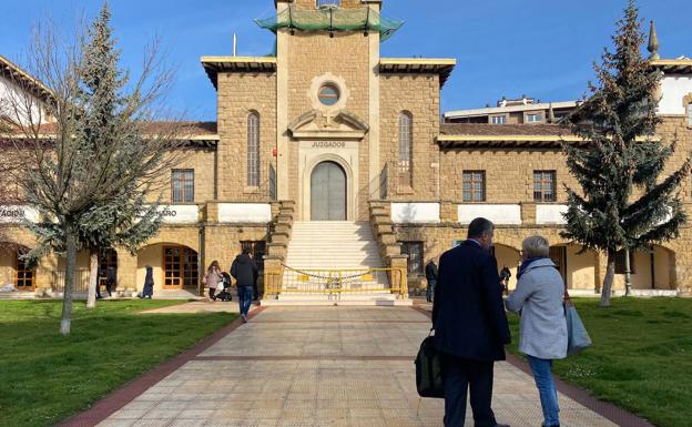 La exalcaldesa de San Vicente y los cuatro concejales declaran ante el juez
