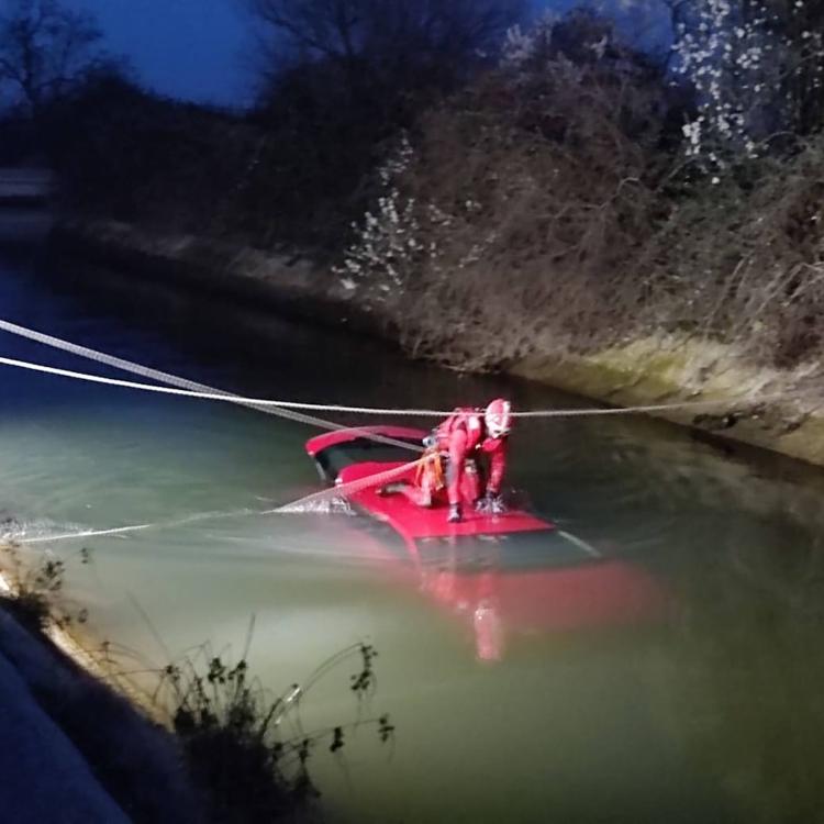 Fallecen dos personas al precipitarse su coche al canal de Lodosa en Alfaro