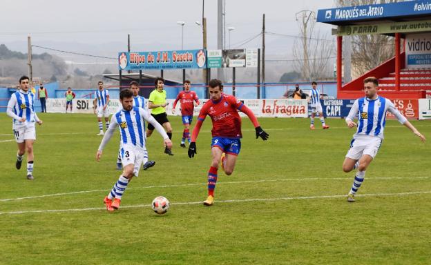 El Náxara vence a balón parado