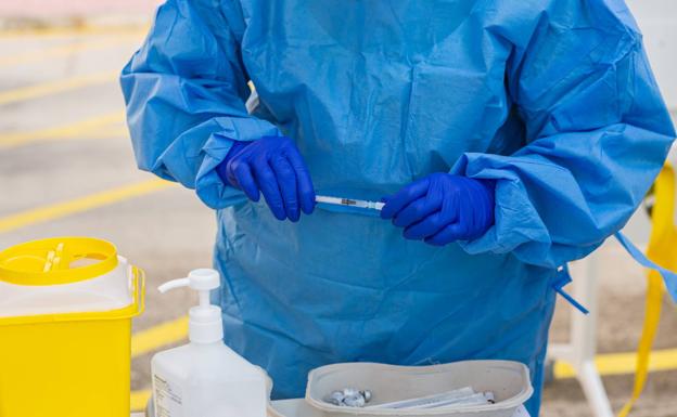 Los casos activos bajan de 300 en La Rioja y la UCI reduce el número de camas a la mitad