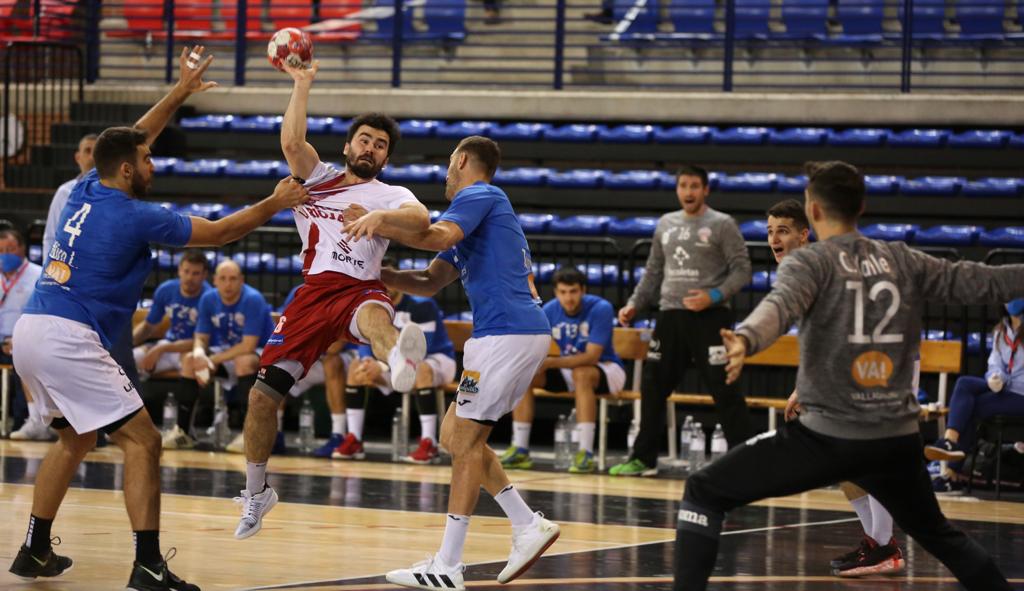 La defensa del Ciudad de Logroño da un golpe sobre la mesa