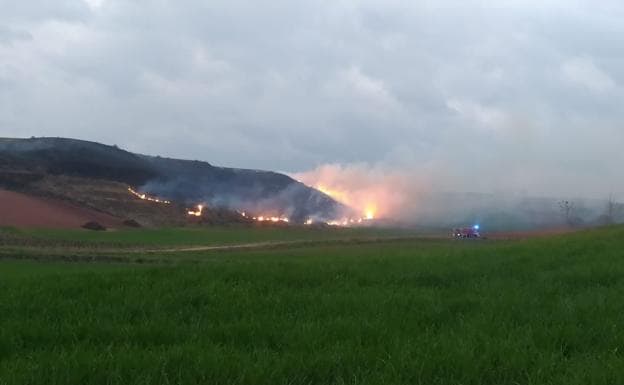 Declarado un incendio forestal en el entorno de Torrecilla sobre Alesanco