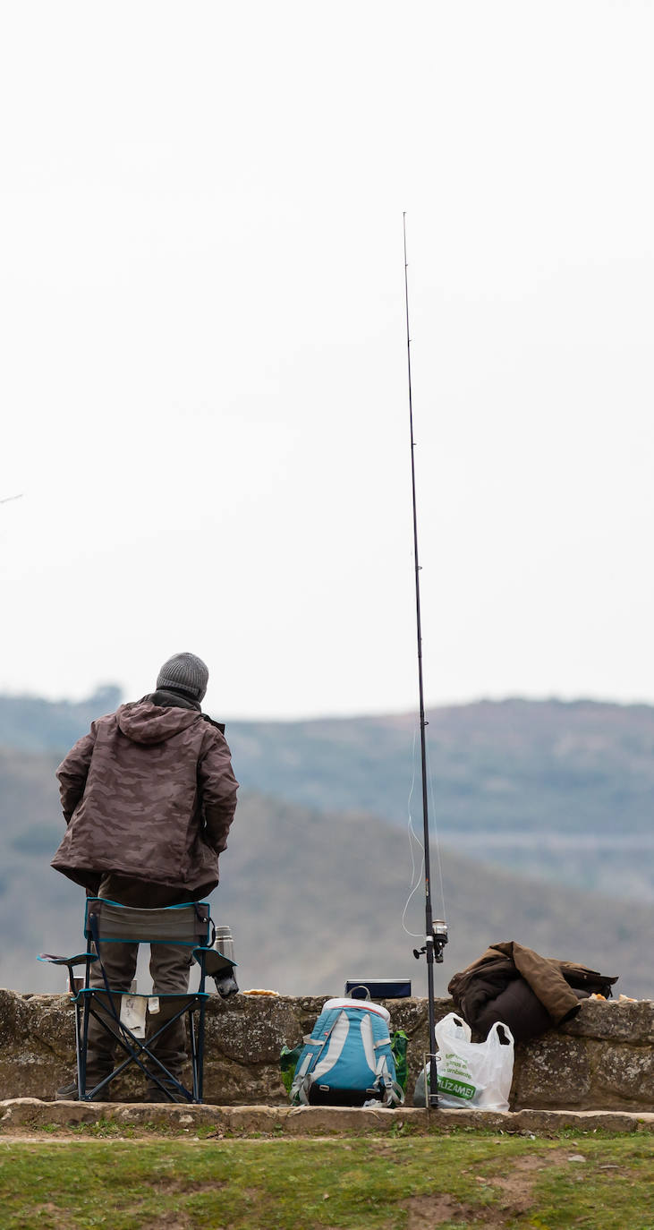 La pesca regresa al pantano de La Grajera