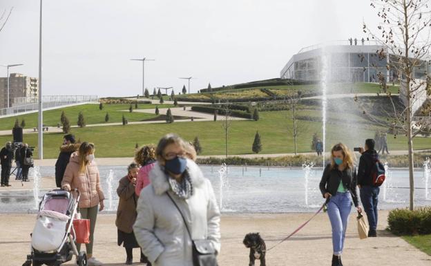 Primeros paseos por el nuevo parque del soterramiento