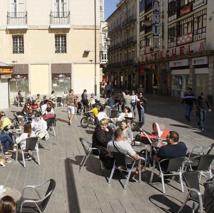 La caída del virus en España se ralentiza y complica más aún la Semana Santa