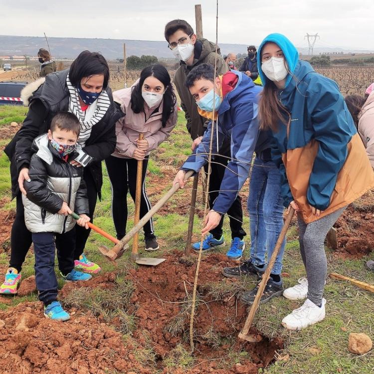 Uruñuela planta árboles contra el cambio climático