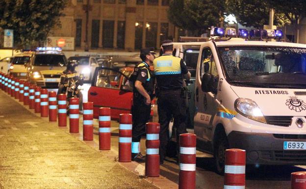 Abandona a una niña en el coche mientras estaba en una casa de apuestas de Logroño