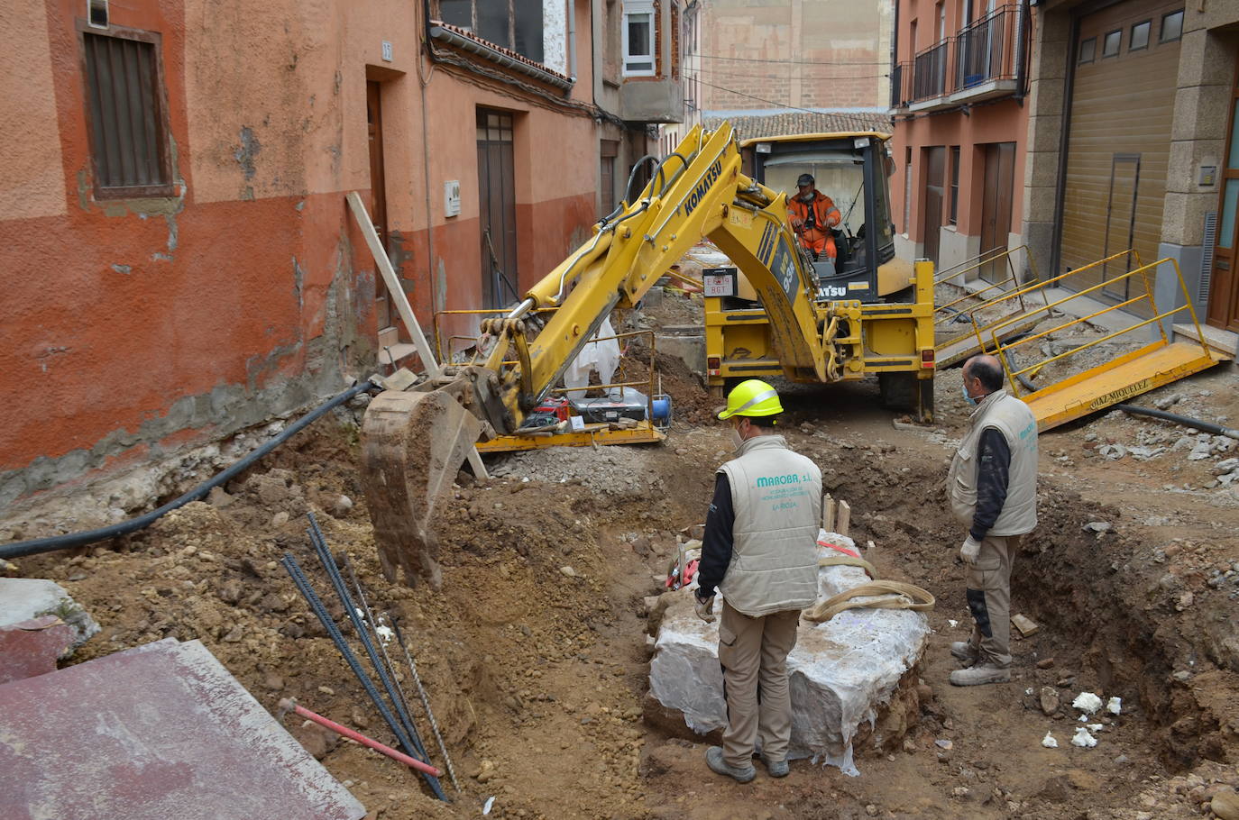 Extracción 'entre algodones' de restos romanos en Calahorra