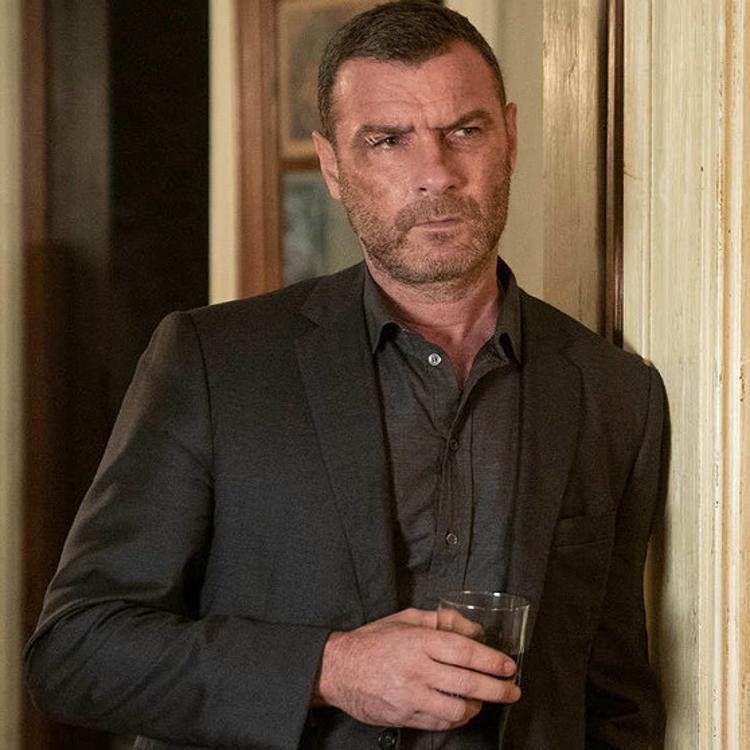 Ray Donovan seguirá solucionando problemas en la gran pantalla