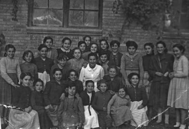 Las alumnas de Teresa Aparici en Quel, en 1955