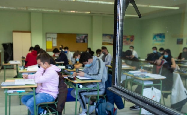 Educación aclara los criterios para lograr el título de Bachillerato con asignaturas suspendidas